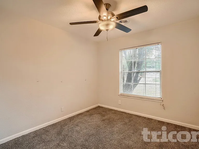 209 Scott Ave — Photo 5