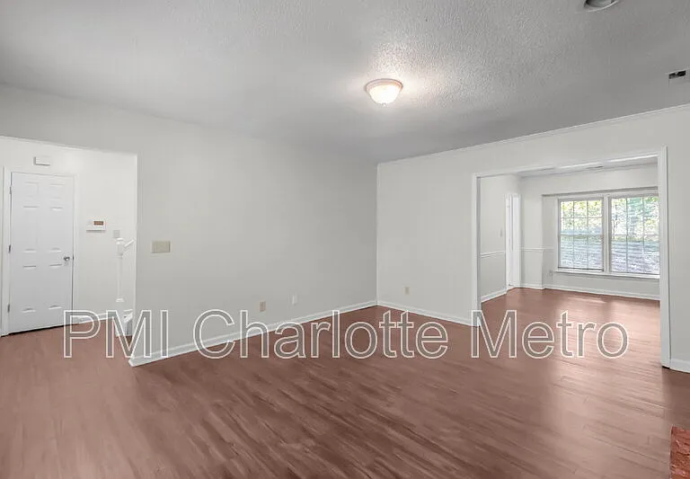 10800 Whittersham Dr — Photo 5
