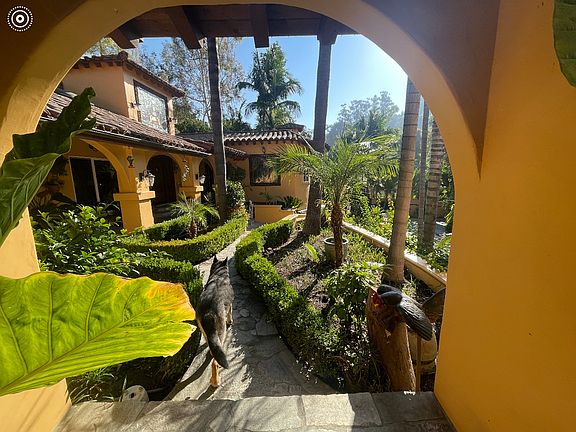 ENTRANCE TO THE APARTMENT