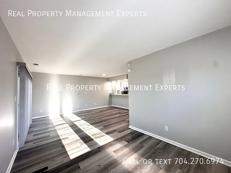 2739 Von Thuringer Ct — Photo 7