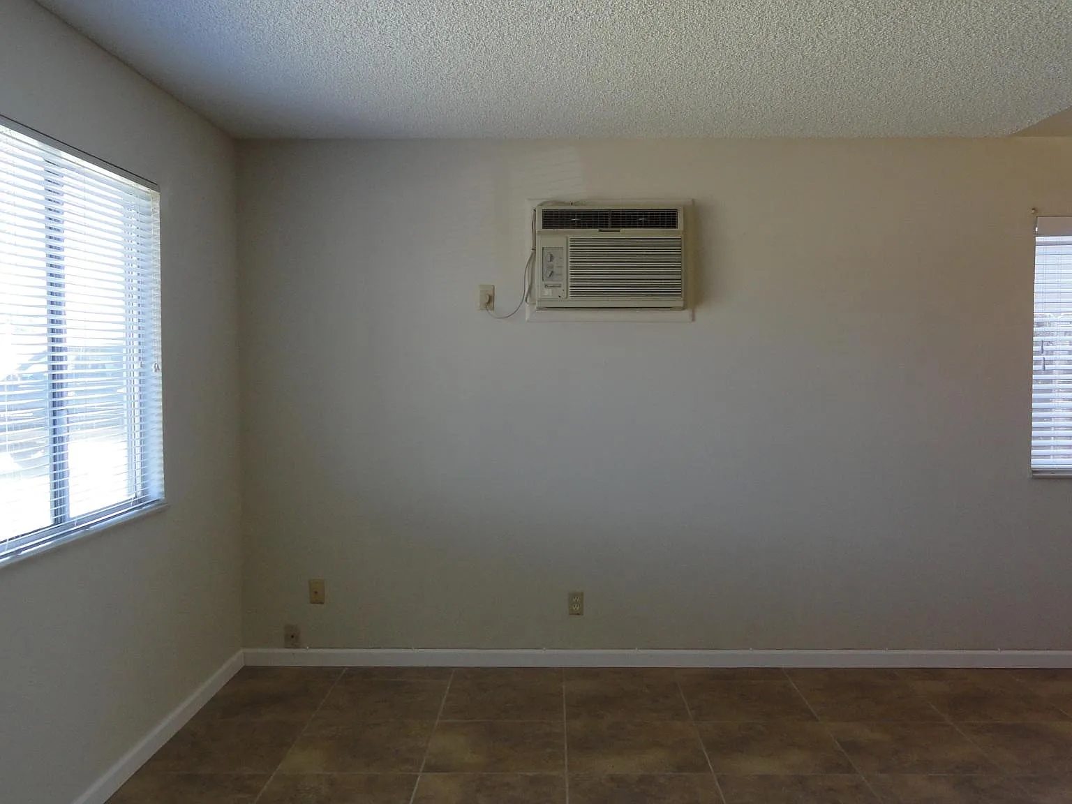 640 San Juan St — Photo 3