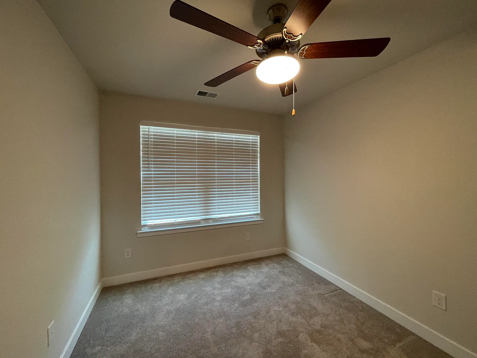 3 bed, 2.5 bath, 1464 sqft, $2,050 — Photo 4