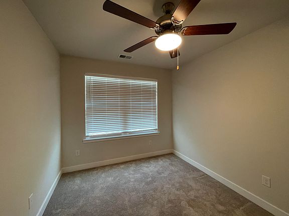 4th image of 121 Grand Palm Ln