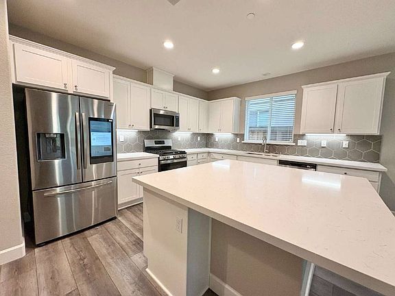 4th image of 3022 Hickorynut St