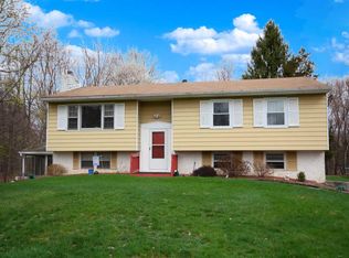 169 Cardinal Rd, Hyde Park, NY 12538