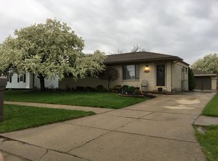 46935 Crestview Dr, Macomb, MI 48044