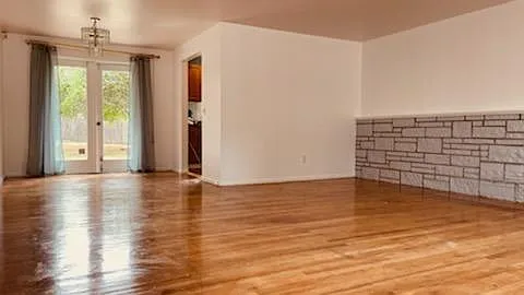 1023 NE 182nd St — Photo 3