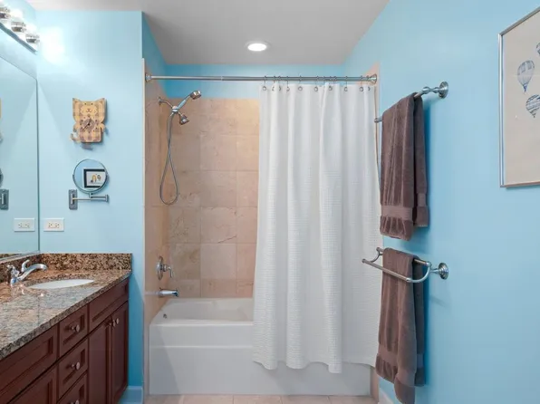 3125 W Fullerton Ave APT 519, Chicago, IL 60647