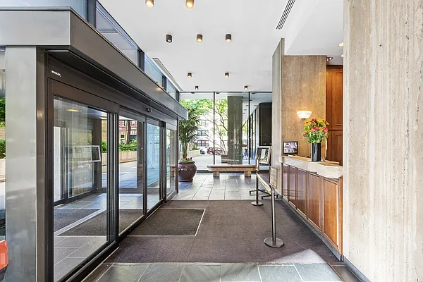 Sold by R New York | media 9