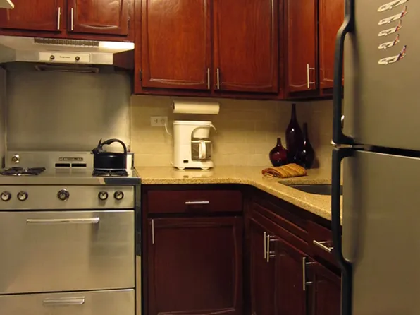 70-25 Yellowstone Boulevard image 1 of 8