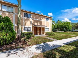 9481 Palm Cir N, Hollywood, FL 33025
