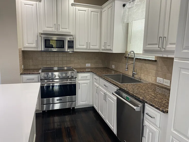 2920 Pinehurst Ln — Photo 6