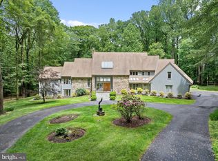 6 Hunt Club Ln, Malvern, PA 19355