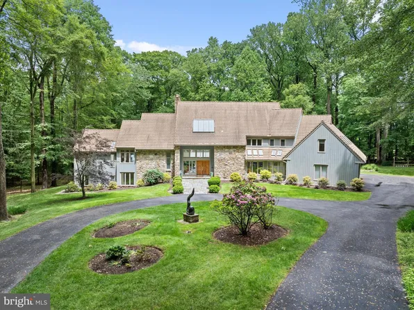6 Hunt Club Ln, Malvern, PA 19355