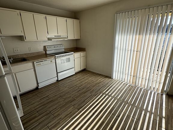 3rd image of 1904 Cedarhill Dr #D