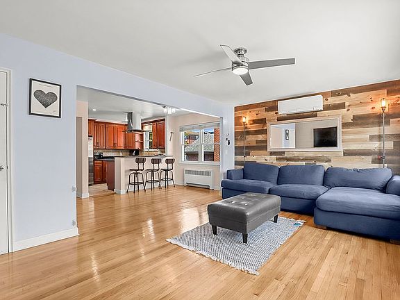 4th image of 2433 Seymour Ave