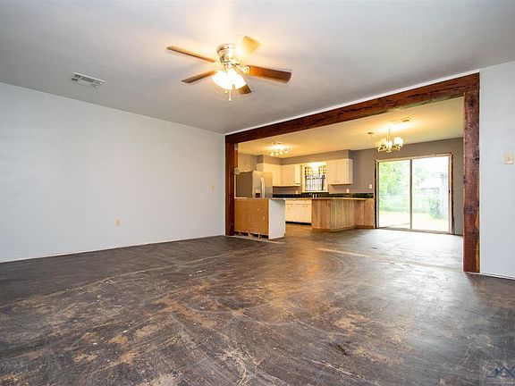 5th image of 1492 Evergreen Ave