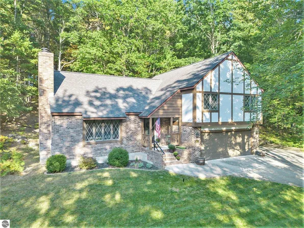 3706 Holiday Village Rd, Traverse City, MI 49686