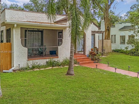 2nd image of 2109 Magnolia Ave