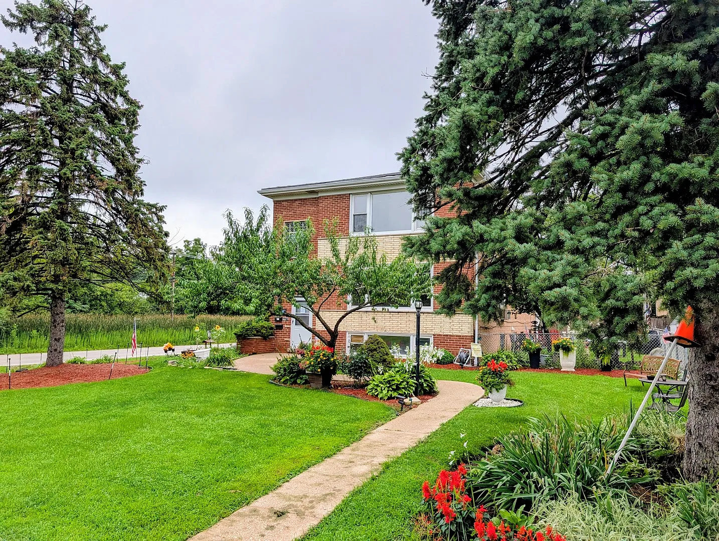 3 bed, 1.5 bath, 1200 sqft, $2,200 — Photo 3
