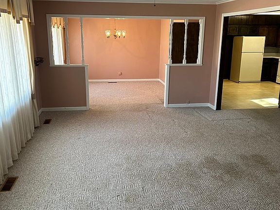3rd image of 310 Belle Deere Dr