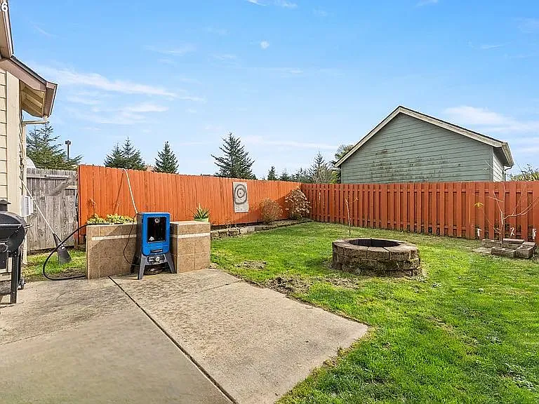 891 Kentucky Ave — Photo 6