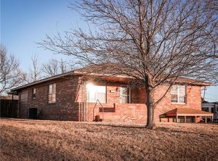 913 N Market St, Cordell, OK 73632