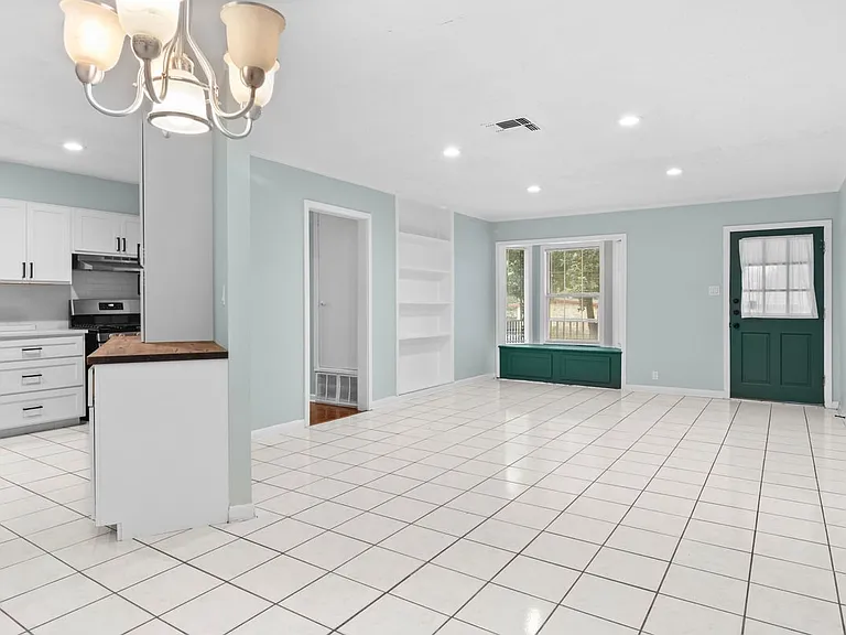 527 Lively Dr — Photo 8