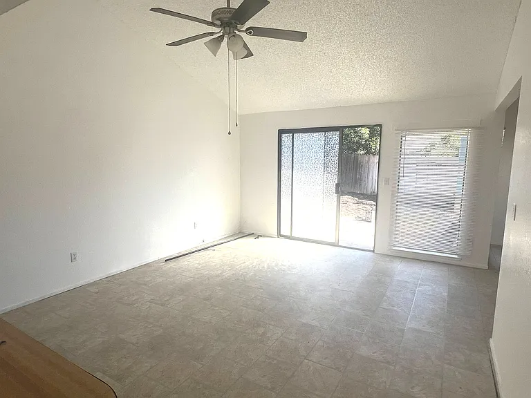 10387 S White Rock Rd #B — Photo 8