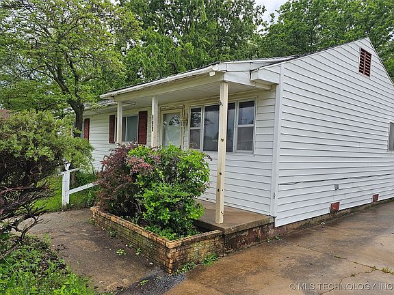 2nd image of 225 SE Elmhurst Ave