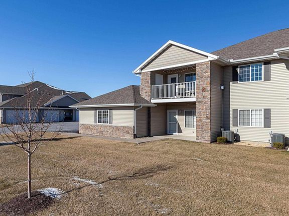 2nd image of 440 E Franklin Dr #201