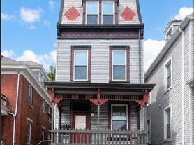 2325 Stratford Ave
