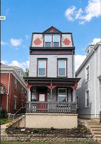 2325 Stratford Ave Photo 1