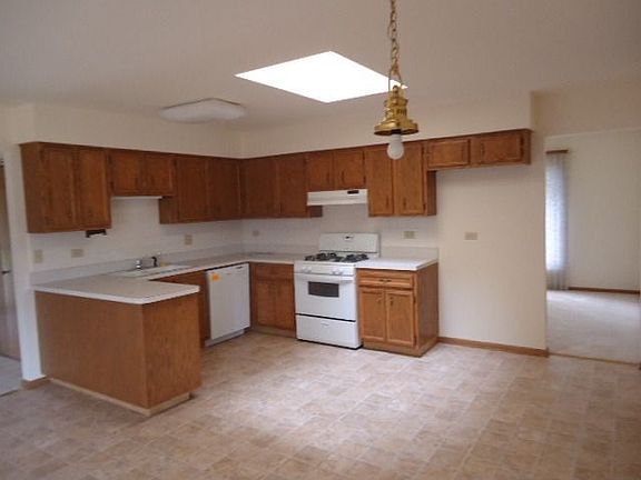 5th image of 13400 Le Claire Ave
