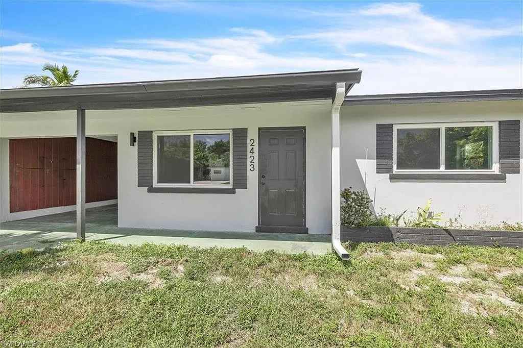 2423 Jeffcott St — Photo 3