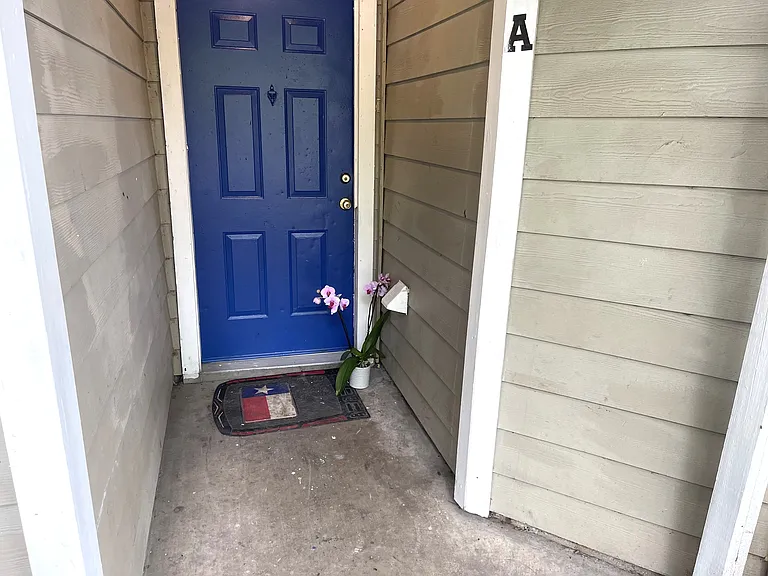 1902 W Loop #A — Photo 11