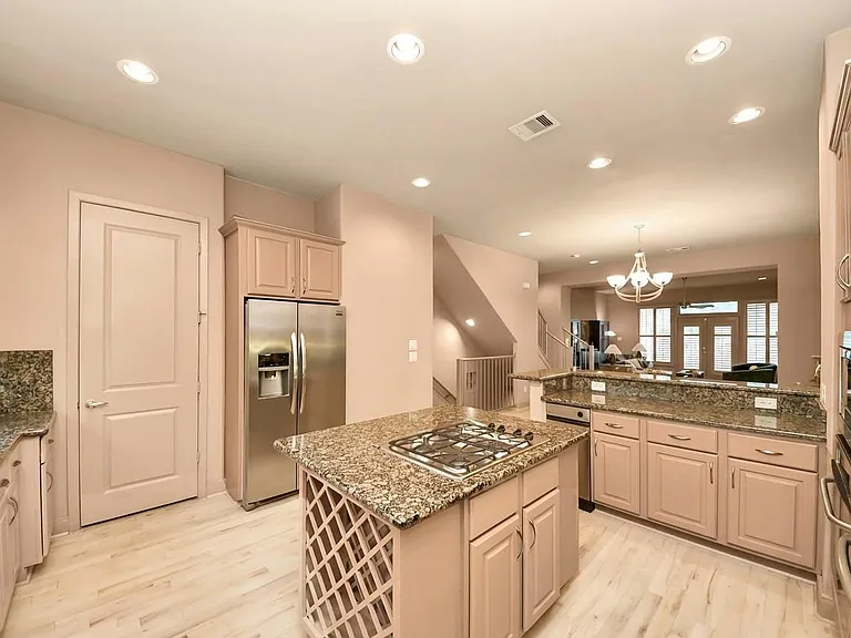 5217 Lillian St — Photo 4