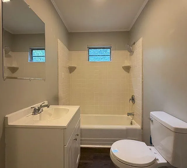 202 E Jenkins St — Photo 9