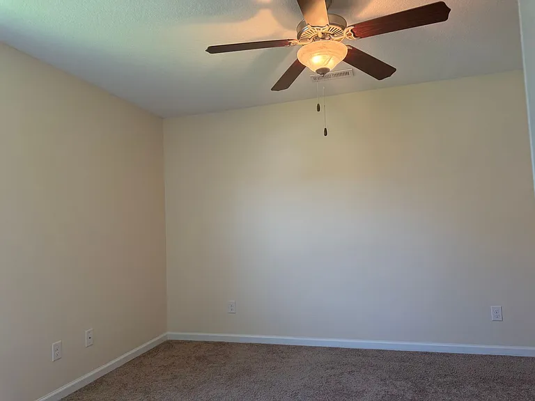 403 Derrick Dr — Photo 24