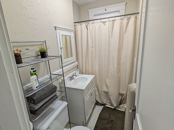 4th image of 10 Agassiz St APT 18