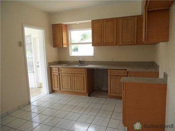 3rd image of 970 NE 113th St