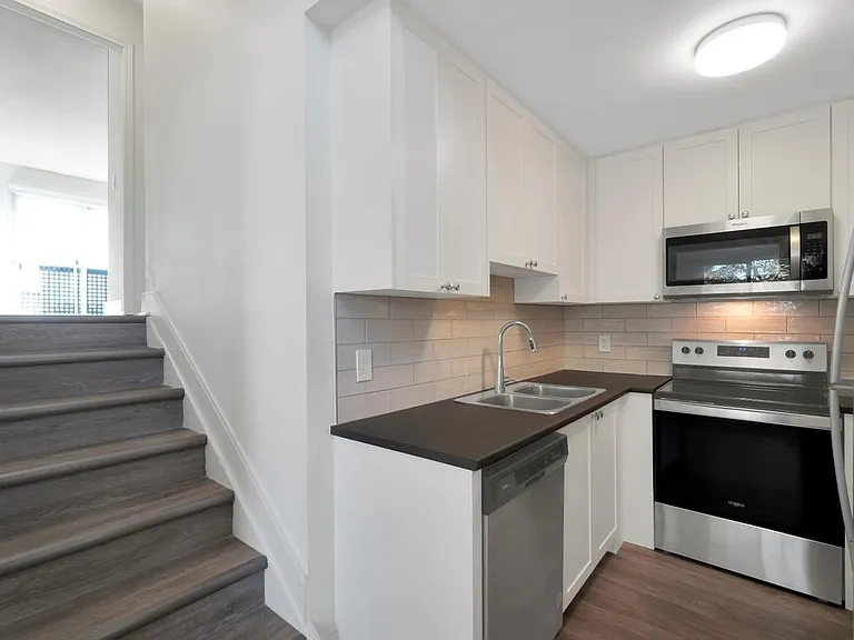 847 Howard Ave #21 — Photo 13