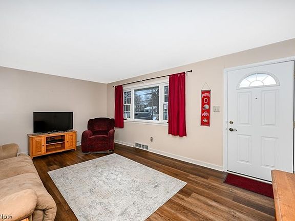 5th image of 931 S Court St