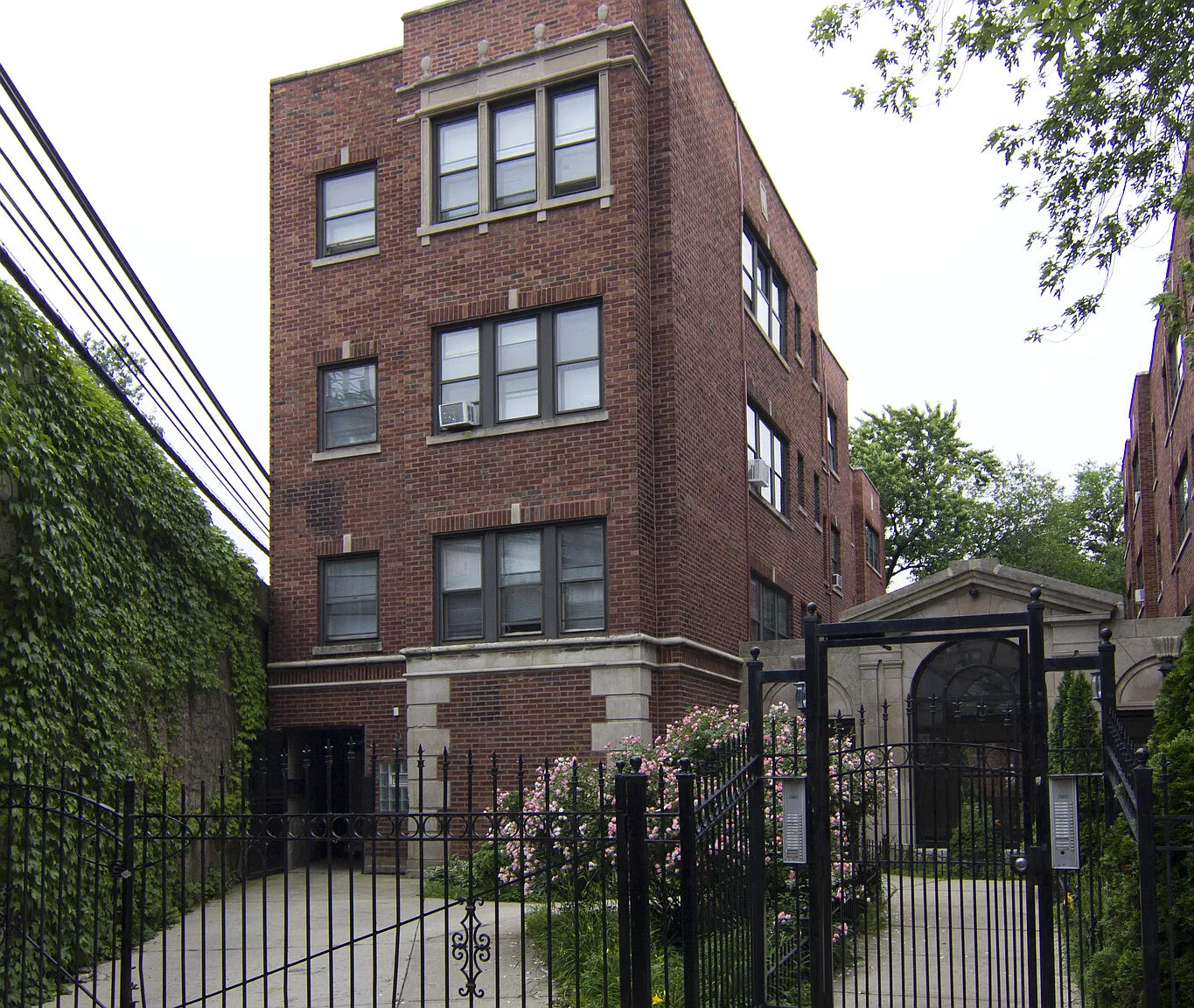 1425-27 W Chase Ave — Photo 4