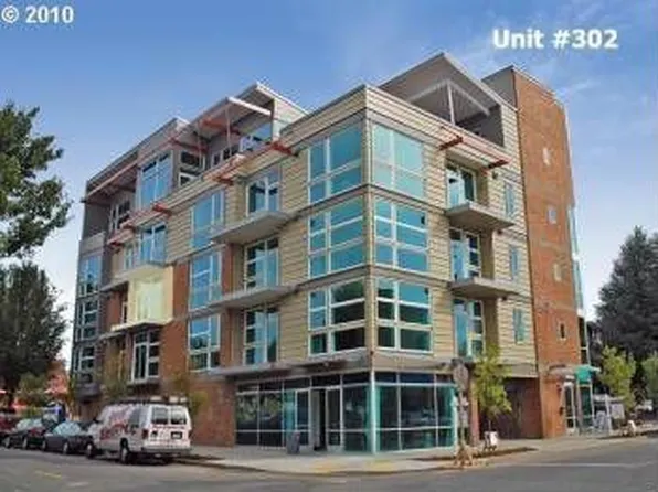 3913 NE Hancock St Unit 302, Portland, OR 97212