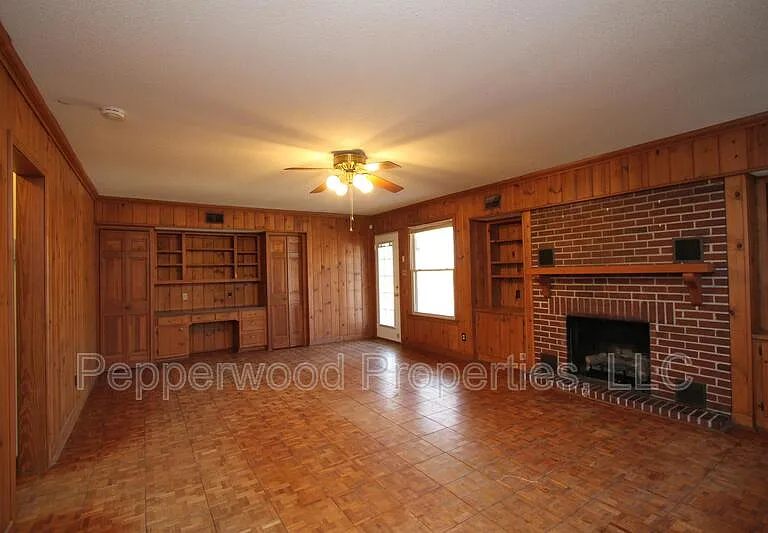 327 N Park Dr — Photo 18