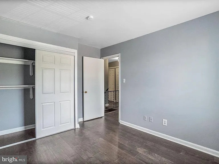 330 Brock Sq — Photo 11