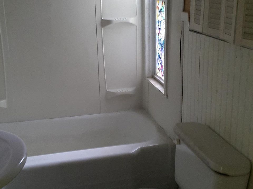 2nd image of 712 N Main St