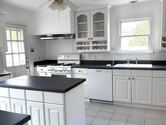 3rd image of 213 Doddridge St