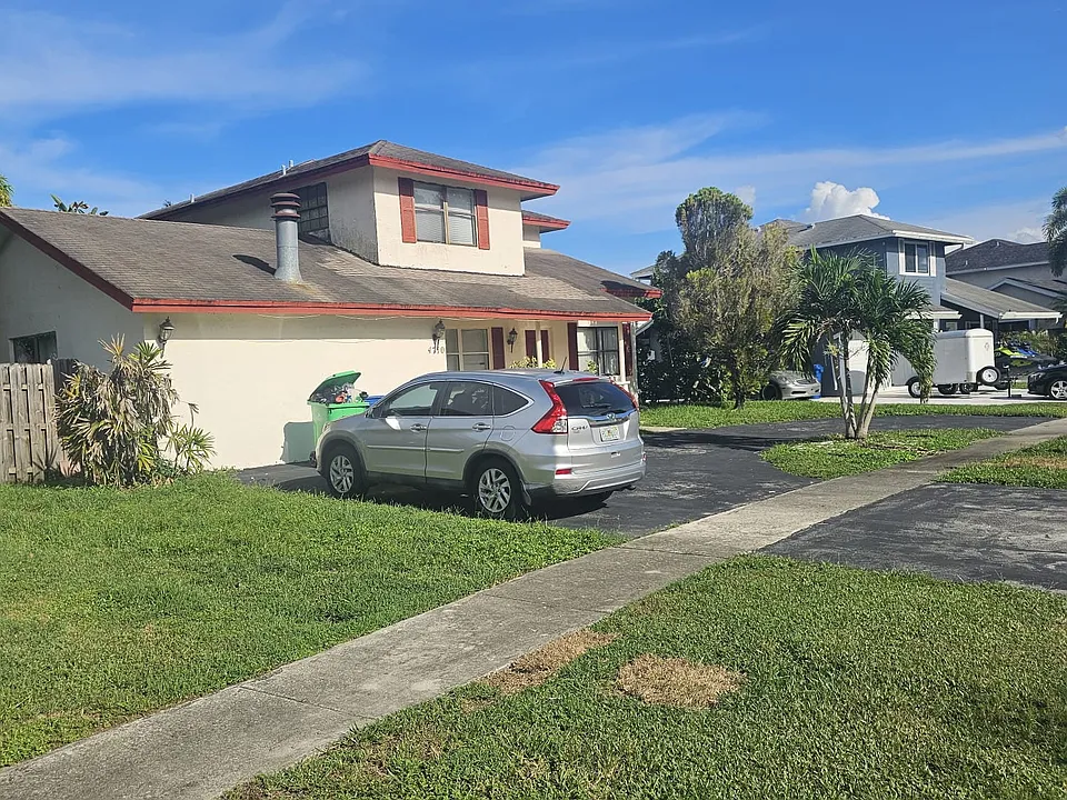 4770 NW 113th Ter